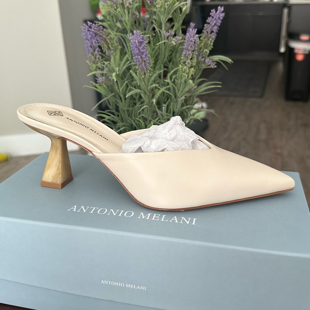 NEW - Antonio Melani 7.5 Women’s Heel
